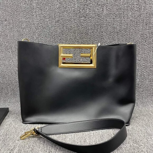 Fendi Handbags - 100% Authentic Fendi Leather Shoulder Bag